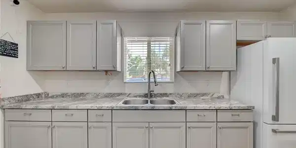 Image 4: Nice New Cabinets