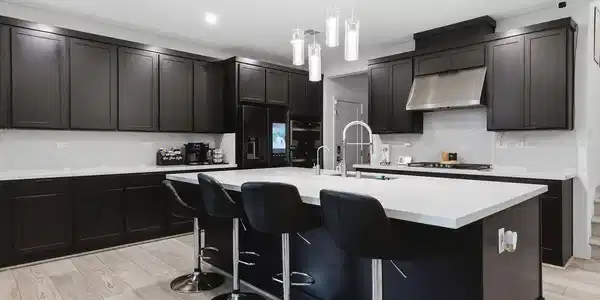 Image 4: Clean lines and a spacious layout define this welc