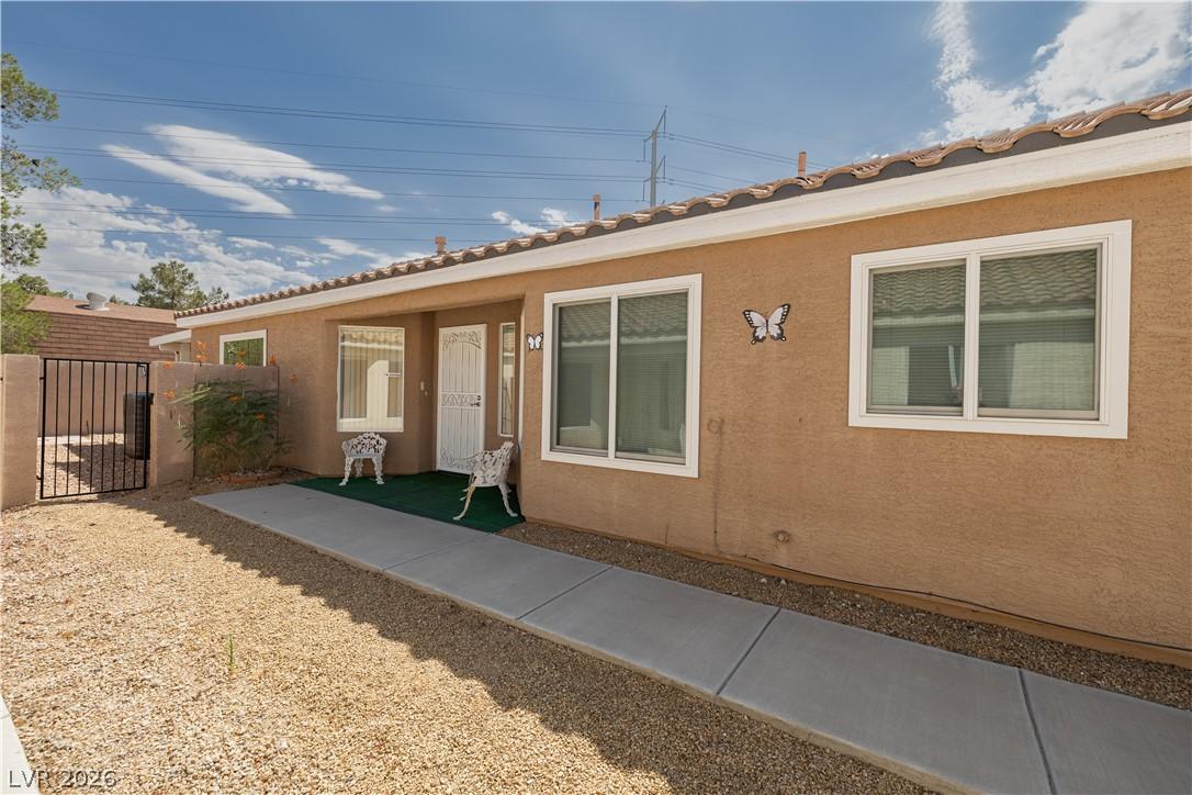 Image 3: A welcoming front entrance featuring desert landsc