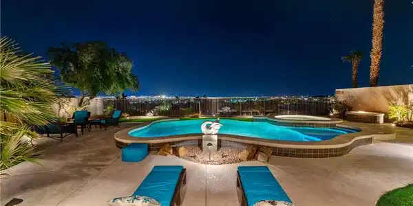 2824 Soaring Peak Avenue