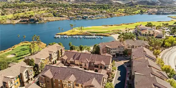 Image 3: Lake living meets mountain views in this vibrant w