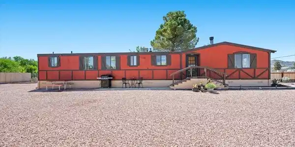 Image 4: Small-town living, long-range mountain views, no H