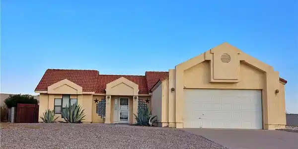 10 Palm Gardens Drive