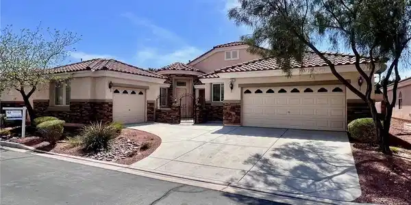 1963 Dakota Lodge Avenue