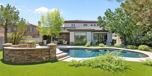 6 Perry Park Court