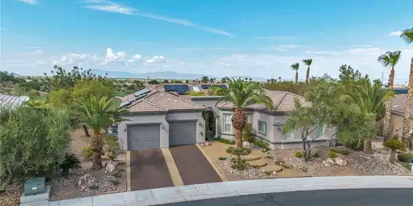Image 2: A desert oasis home presents a gracefully curved d