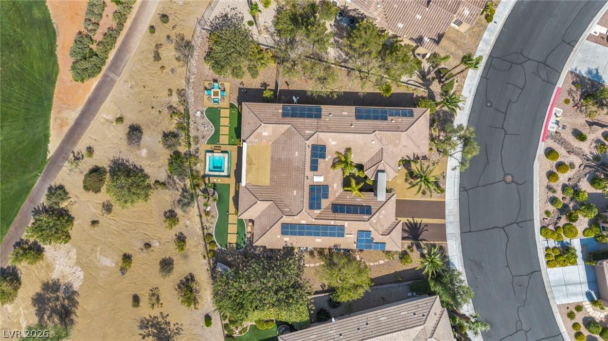 Image 4: Solar-powered desert oasis with a private spa, ide