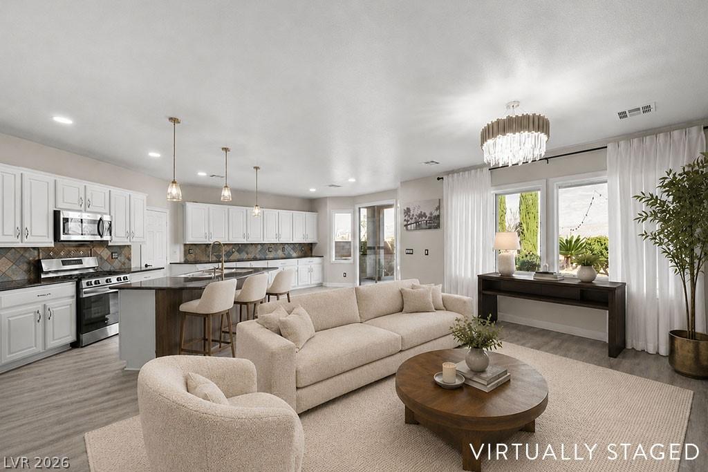 Image 4: This open floorplan brings the family room and kit
