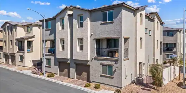 6936 Skyline Blue Street