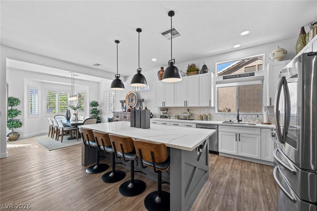 Image 3: Culinary excellence meets casual dining in this op