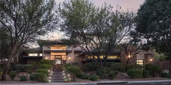 17 Soaring Bird Court