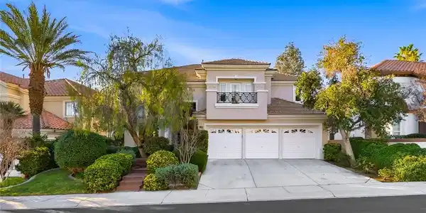8821 MONTAGNA Drive