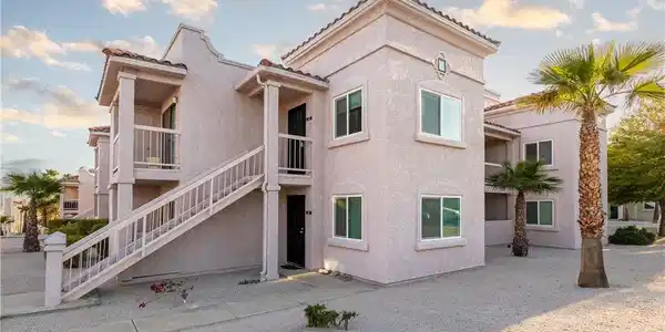 1952 Las Palmas Lane