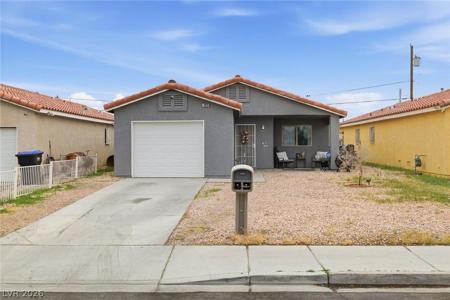 1323 W Bartlett Avenue