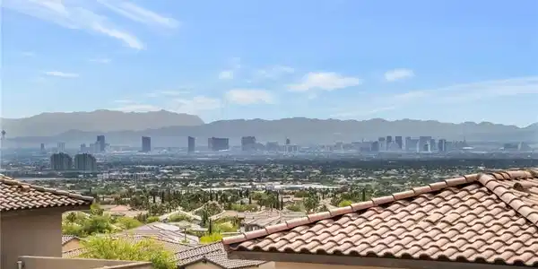 Image 2: Panoramic views sweep across the valley, showcasin