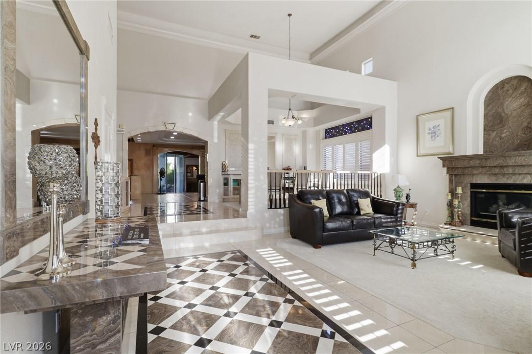 Image 4: Entry and living room