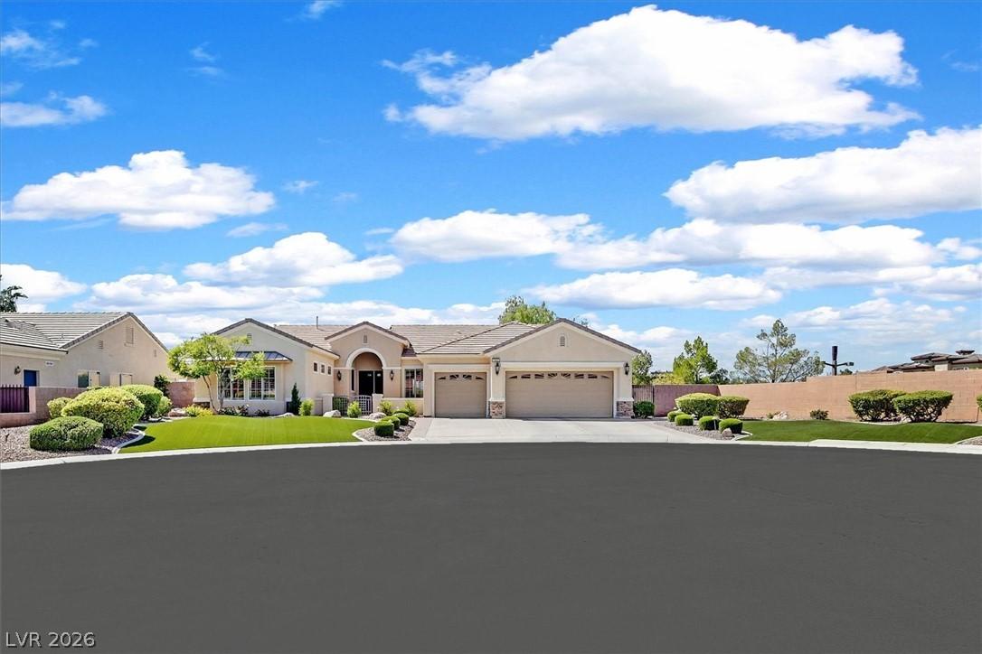 Image 3: Super spacious well maintained lot.