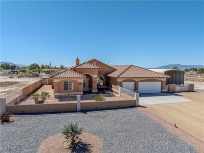2411 W Bluebird Avenue
