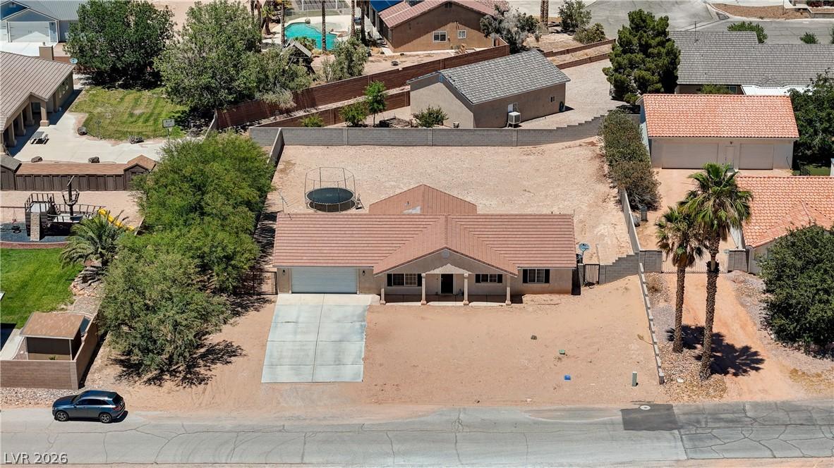 Image 3: A desert oasis with a spacious front yard and conv