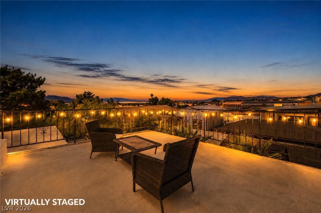 Image 2: Spend your nights taking in the city and surroundi