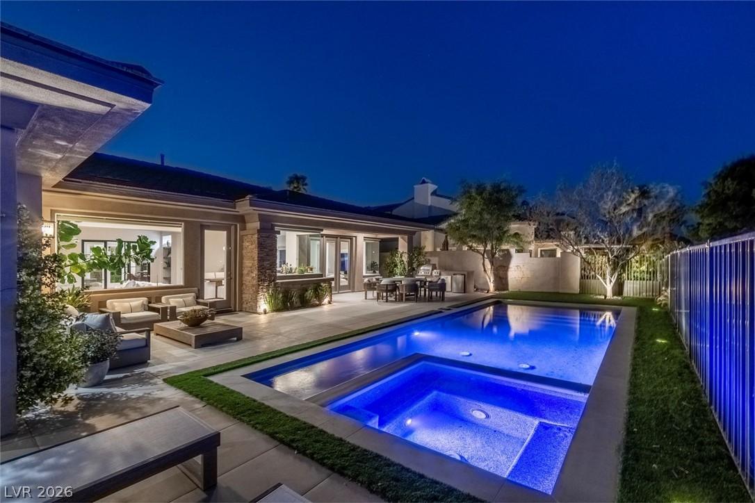 Image 2: New Pool, and outdoor kitchenspa