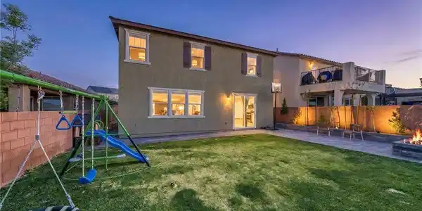 Image 3: This spacious backyard provides ample room for lei