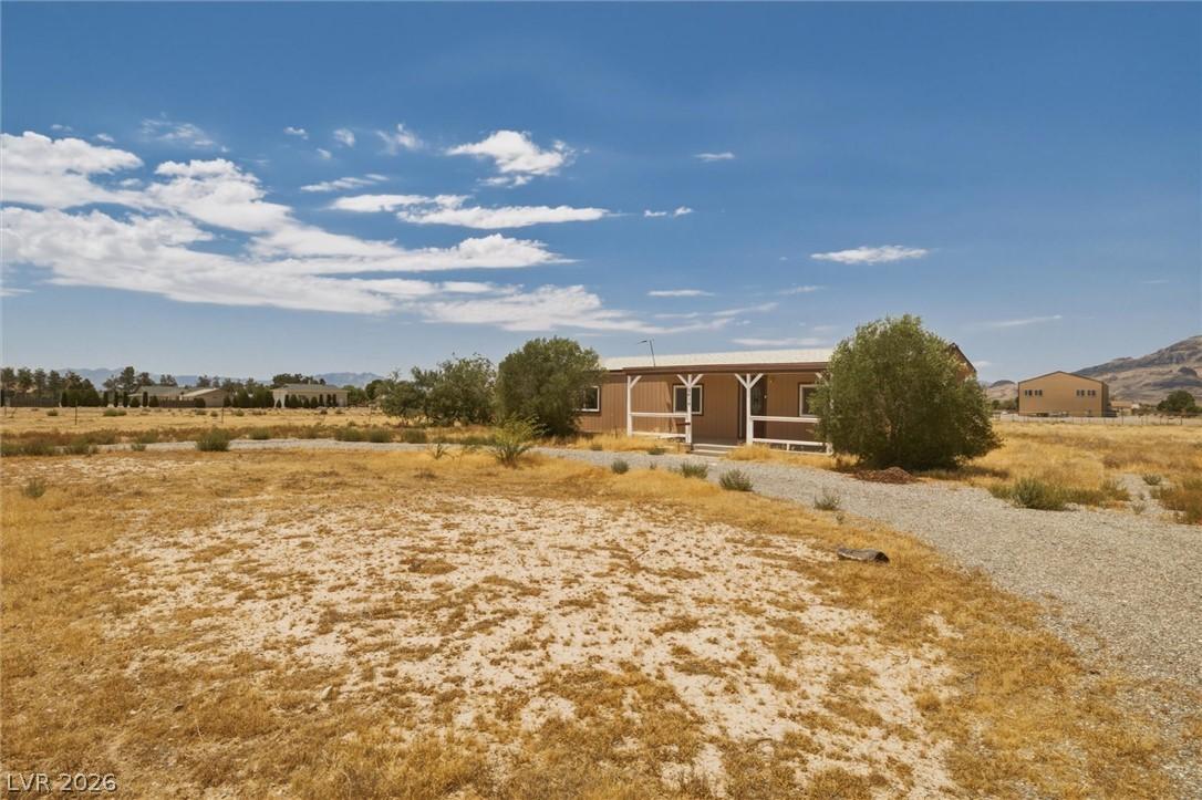 Image 3: A well-maintained manufactured home sits peacefull