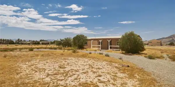 Image 3: A well-maintained manufactured home sits peacefull