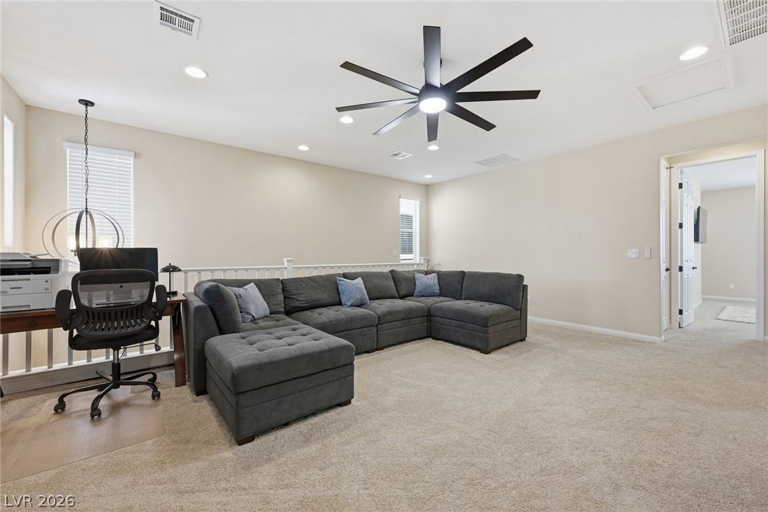 Image 4: Spacious loft for added space