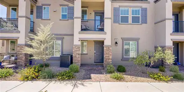 Image 2: 3 story townhome