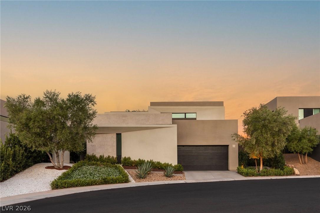 Image 2: Modern desert architecture with a clean-lined faca