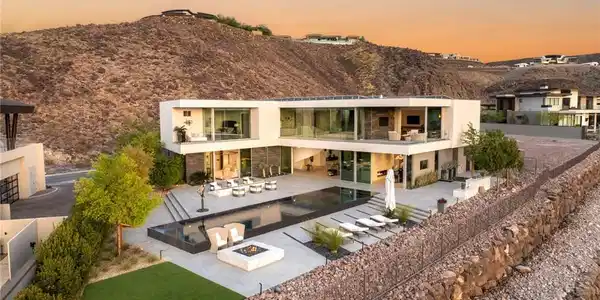 13 Rockstream Drive