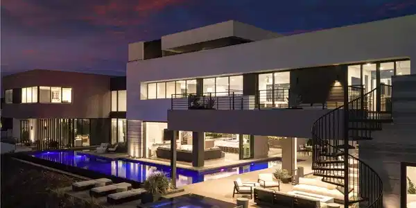 Image 4: City views and sunset hues elevate this living roo