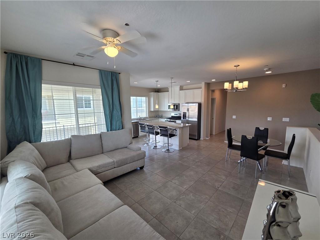 Image 3: Bright and open living space with combined kitchen