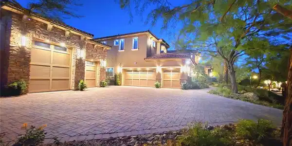 32 Vintage Canyon Street