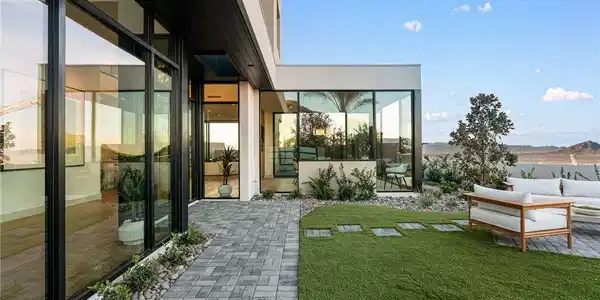 Image 2: Architectural modern design with walls of glass cr