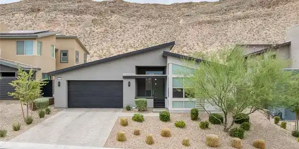 9789 Twilight Moon Avenue
