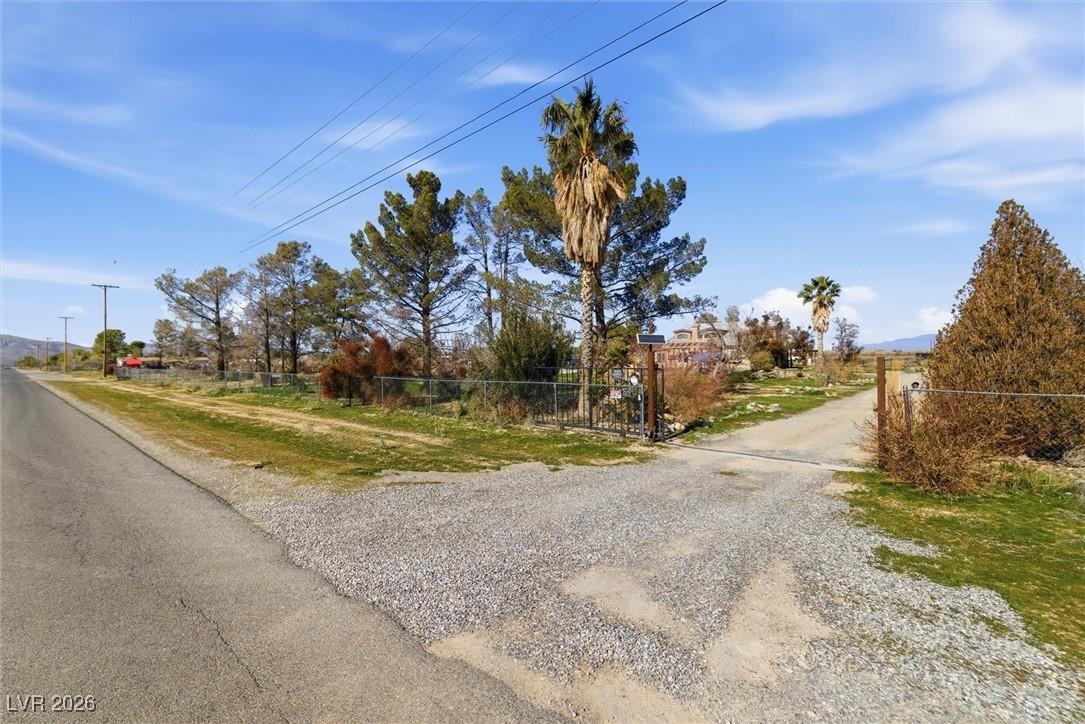 Image 4: Front entrance. Fully fenced with electric rolling