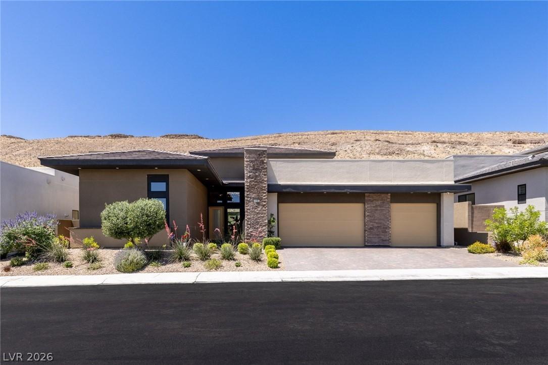 Image 4: Modern desert home offers a spacious garage and me