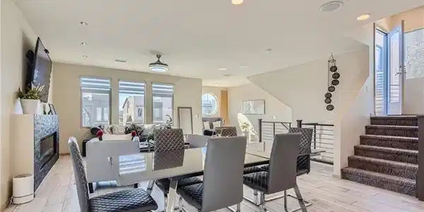 Image 3: An open floor plan connects the dining space with