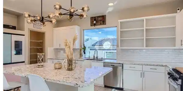 Image 4: Polished granite countertops and open shelving fra