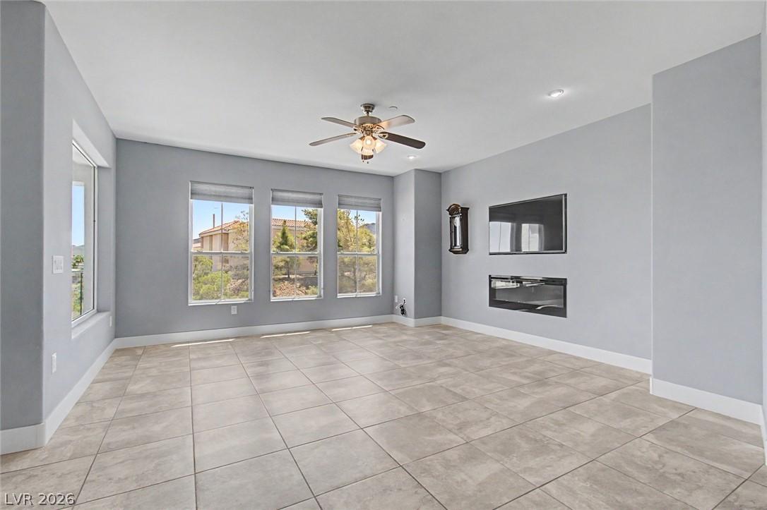 Image 3: Your spacious and bright living room