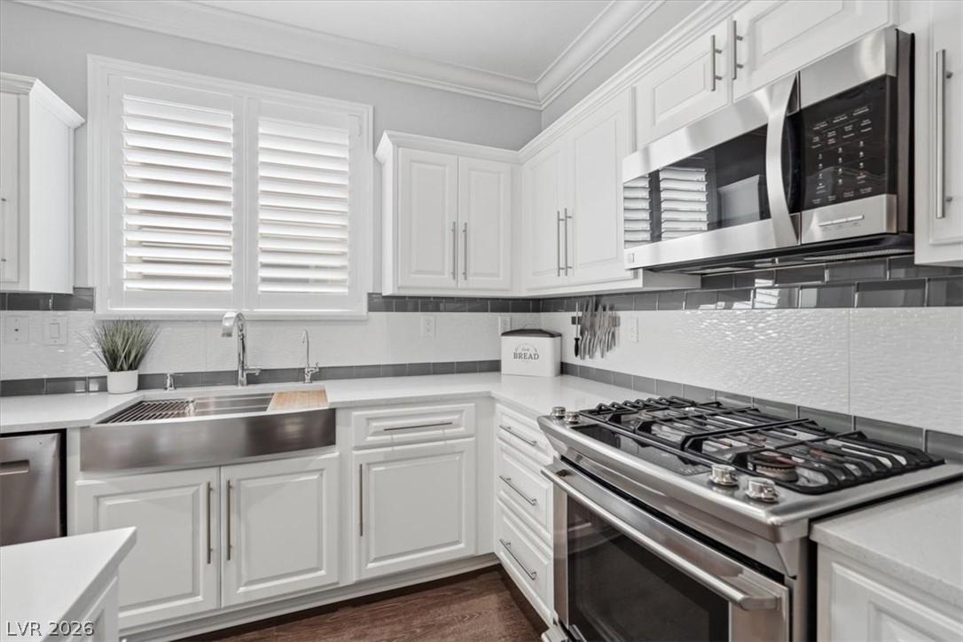Image 2: Fully Remodeled Kitchen