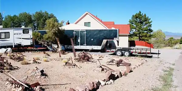 Image 4: This desert landscape property features a primary