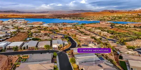 Image 4: Perched above the lake, this community boasts swee