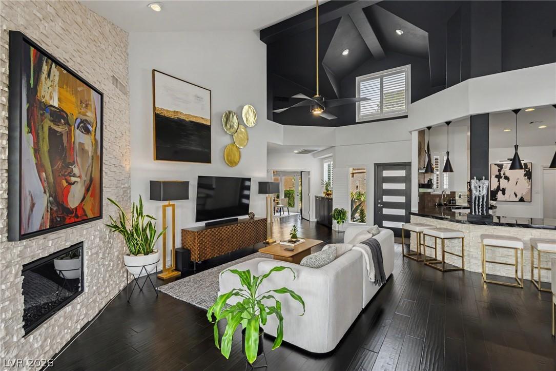Image 4: Vast vaulted ceilings complement an inviting livin
