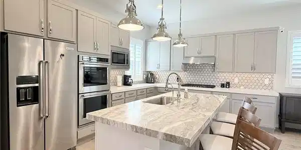 Image 4: Gleaming stone countertops and stainless appliance