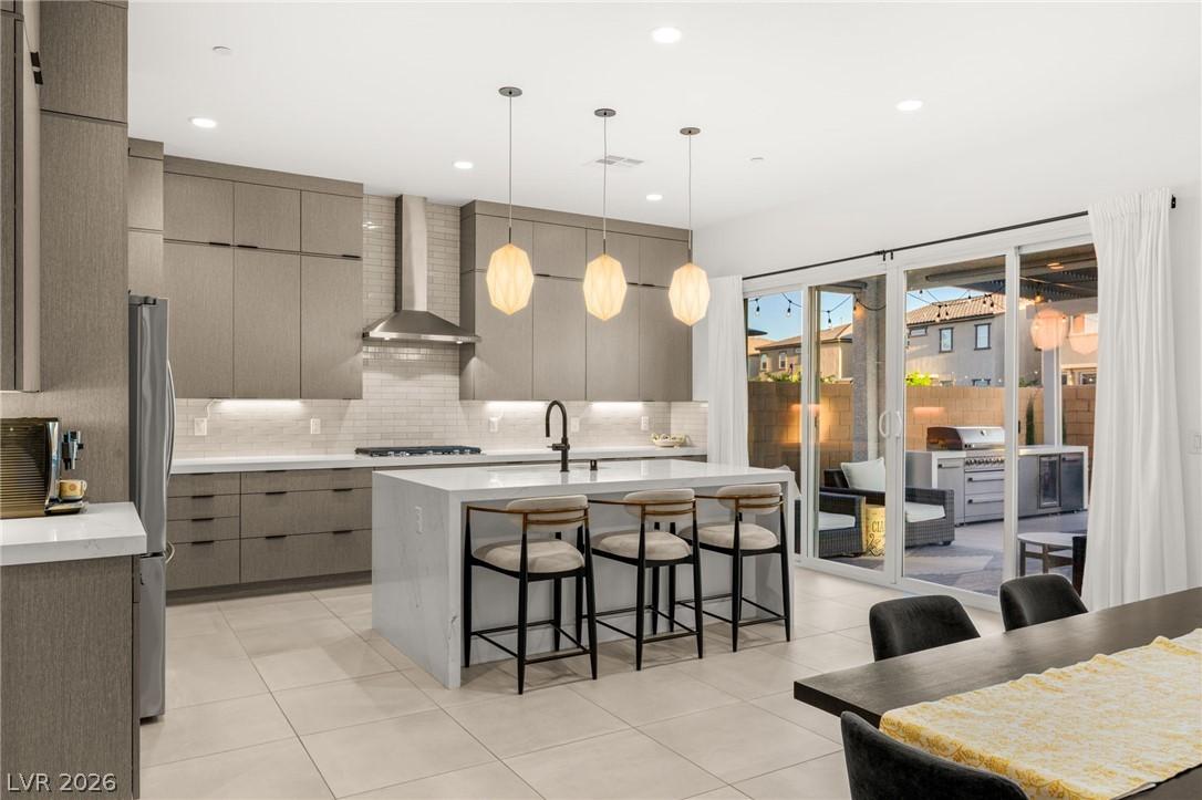 Image 4: Culinary delights await in this modern kitchen wit