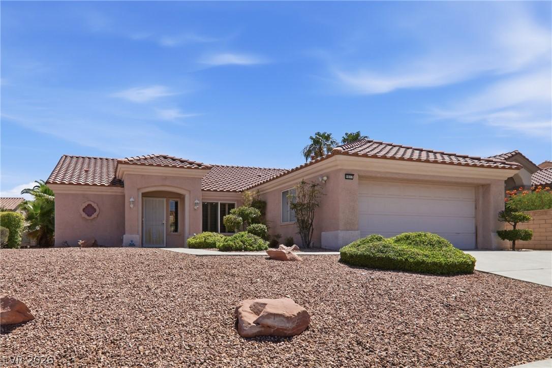 Image 2: Enjoy premier Sun City Summerlin living with conve