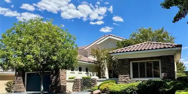 2032 Glenview Drive